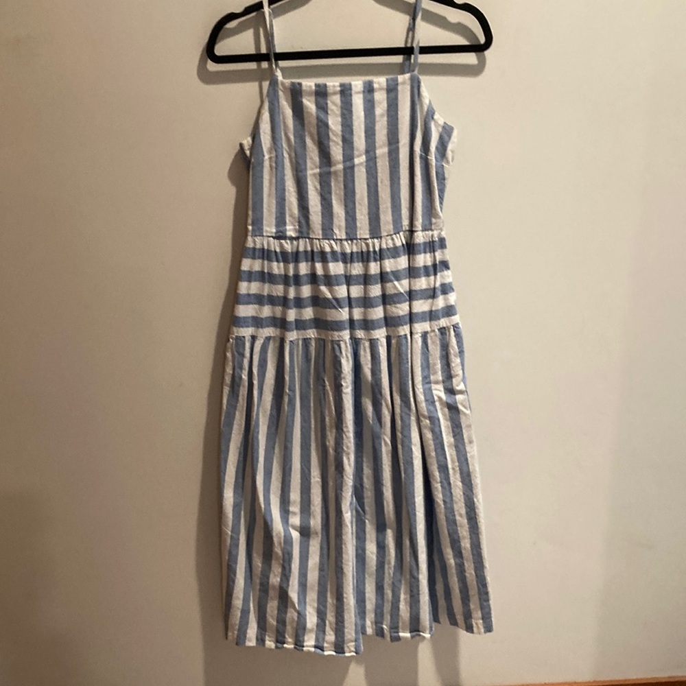 Universal Thread Blue and White Textured Garment